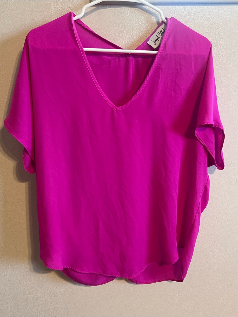 Joseph Ribkoff size 6 Bright Pink V-Neck Women's Top blouse